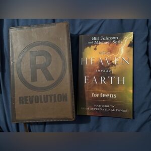 NIV Revolution Bible Teen Boy Book Set